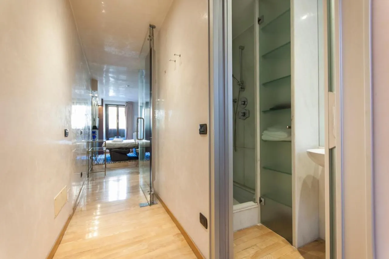 Youhosty - Duomo Studio Apartment Milan Italy