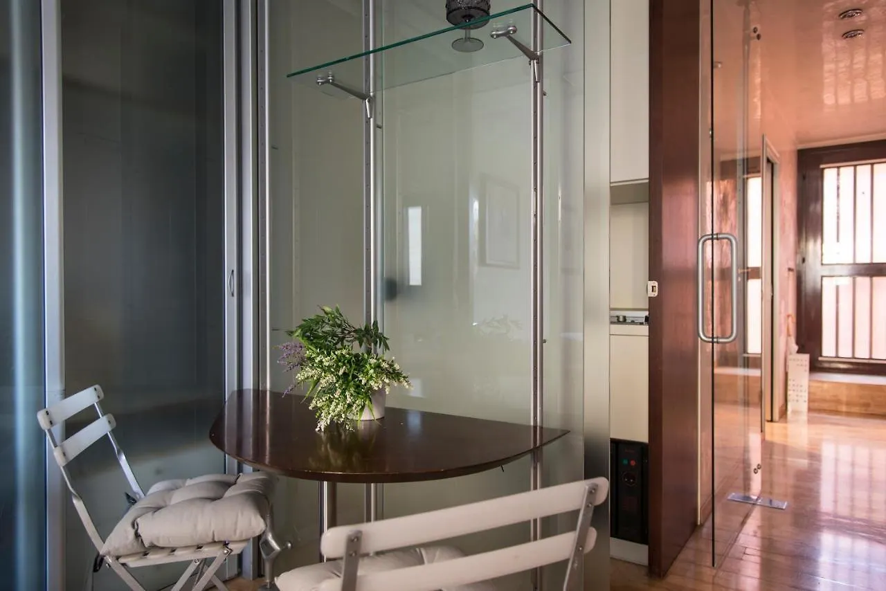 Youhosty - Duomo Studio Apartment Milan