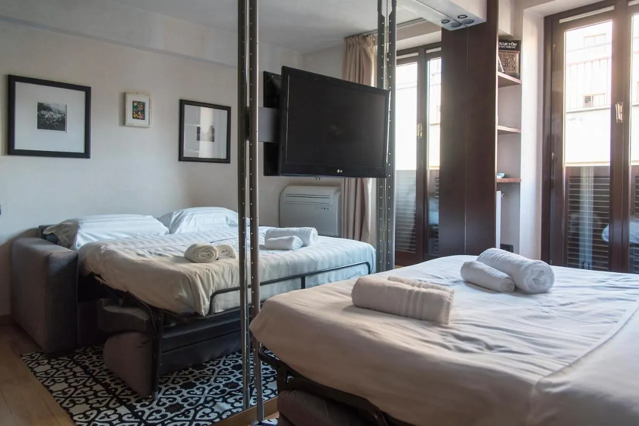 Youhosty - Duomo Studio Apartment Milan Italy