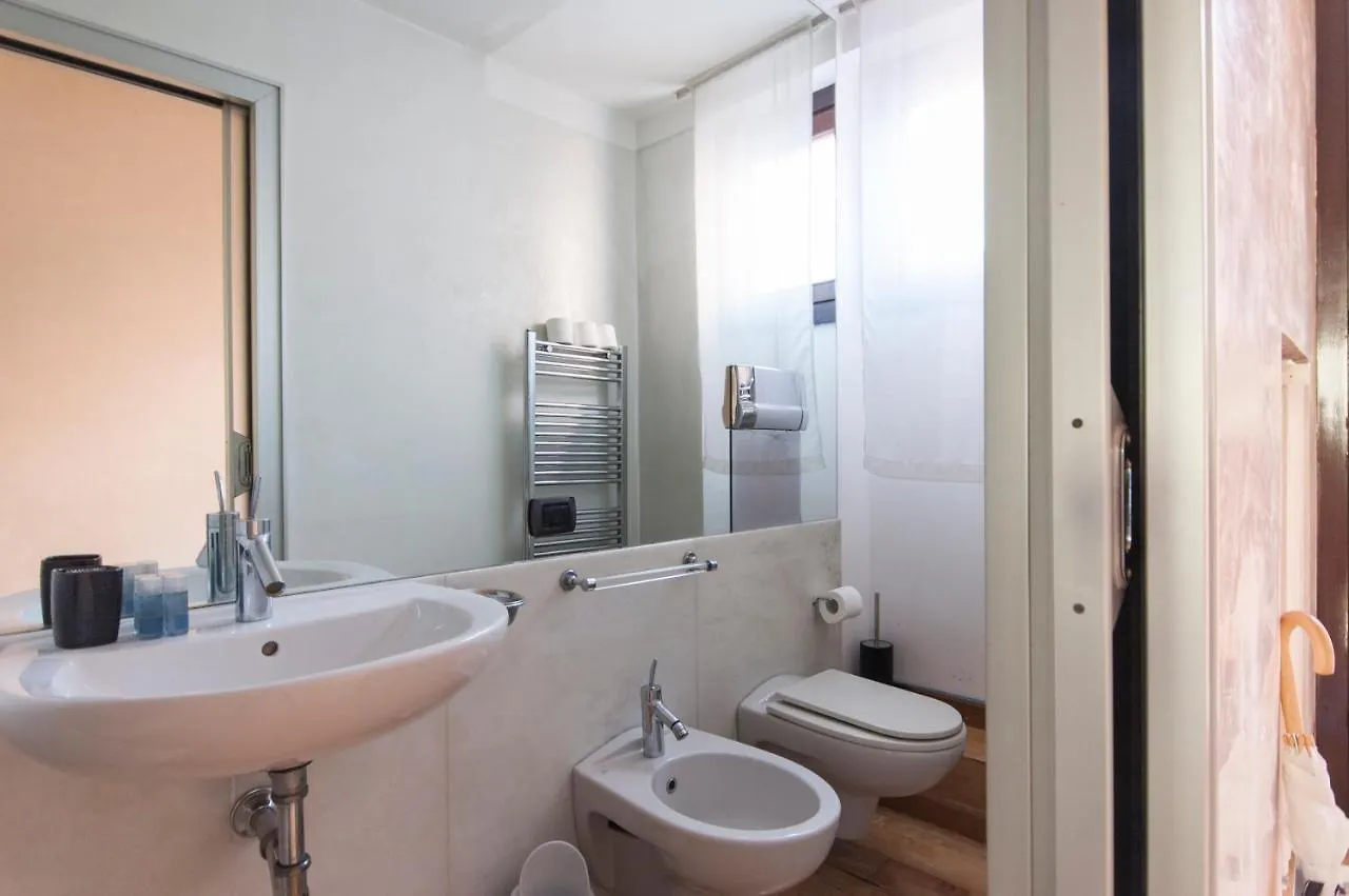 Youhosty - Duomo Studio Apartment Milan