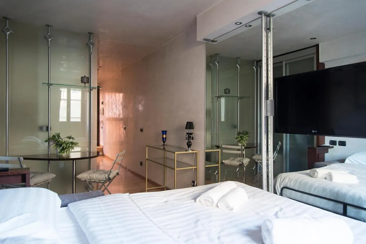 Youhosty - Duomo Studio Apartment Milão 0*,  Itália