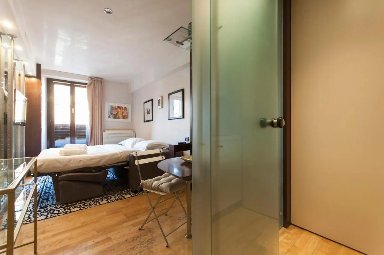 Youhosty - Duomo Studio Apartment Milão