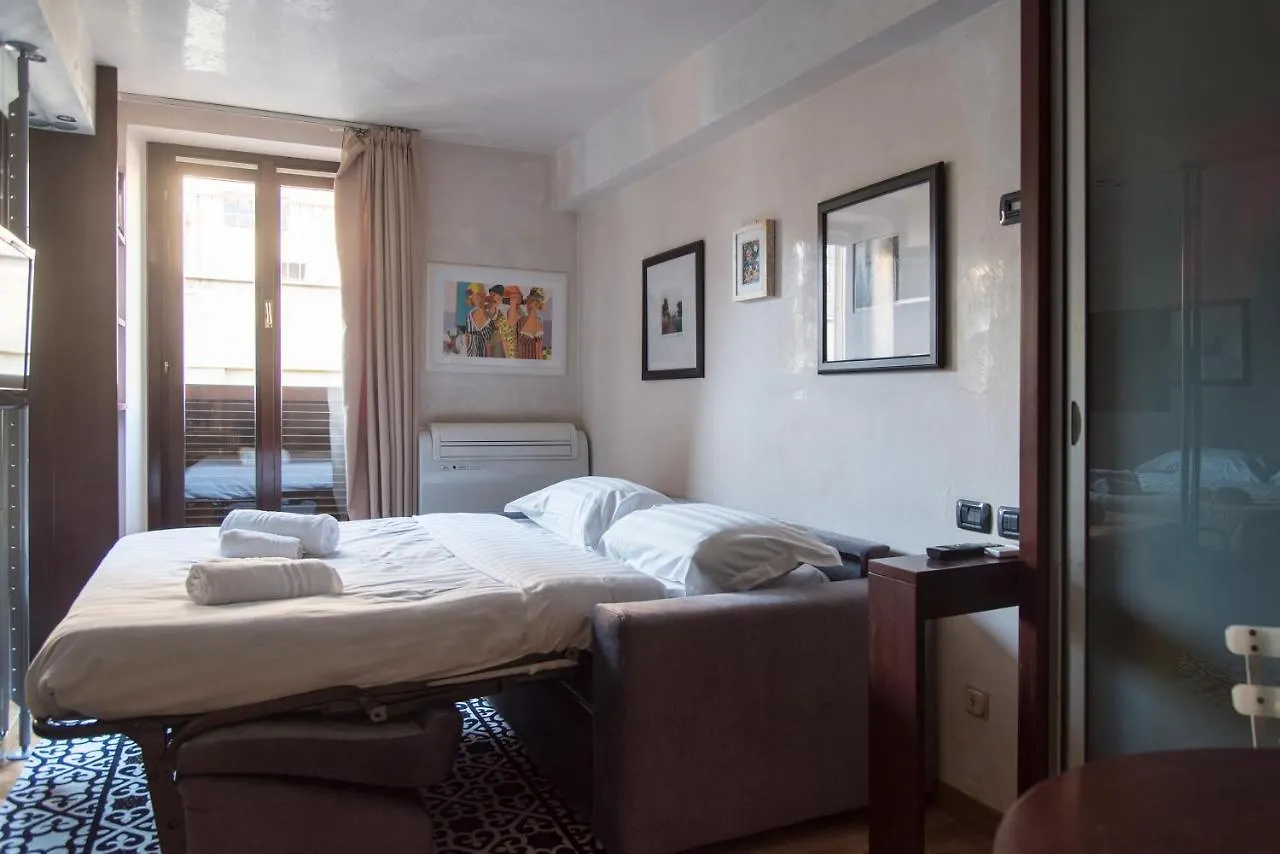 Youhosty - Duomo Studio Apartment Milão