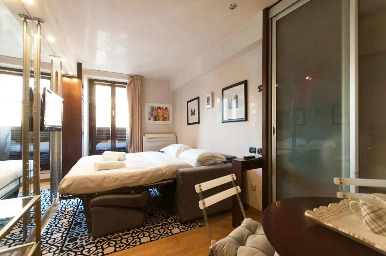 Youhosty - Duomo Studio Apartment Milão